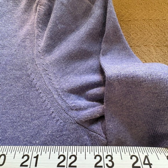 Banana Republic Men's V-Neck 75%Silky Lavender Sweater - Picture 7 of 7